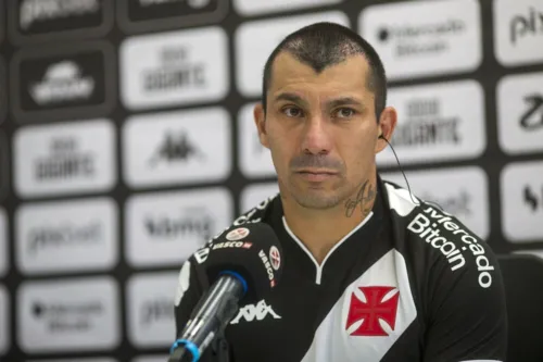 Medel assinou contrato até o dezembro de 2024