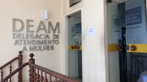 Tanto a vítima quanto o agressor foram encaminhados para a Delegacia de Atendimento à Mulher (DEAM) de Niterói