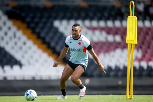 Payet já vem treinando com bola junto ao elenco