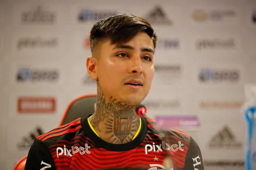 Jogador sentiu dores antes da partida contra o Atlhetico-PR pela Copa do Brasil