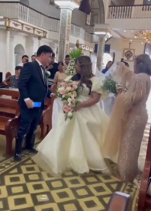 Casal se casou com água até o tornozelo