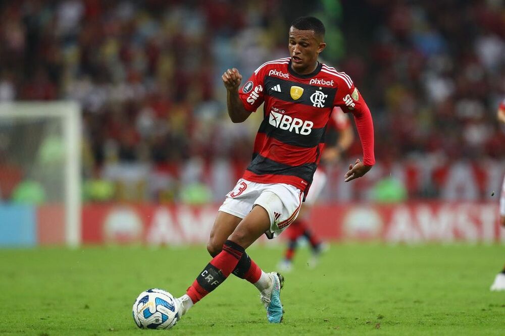 Benfica deve voltar a tentar tirar lateral Wesley do Flamengo