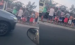 Imagem ilustrativa da imagem Motociclista vai parar embaixo de caminhão após acidente; vídeo