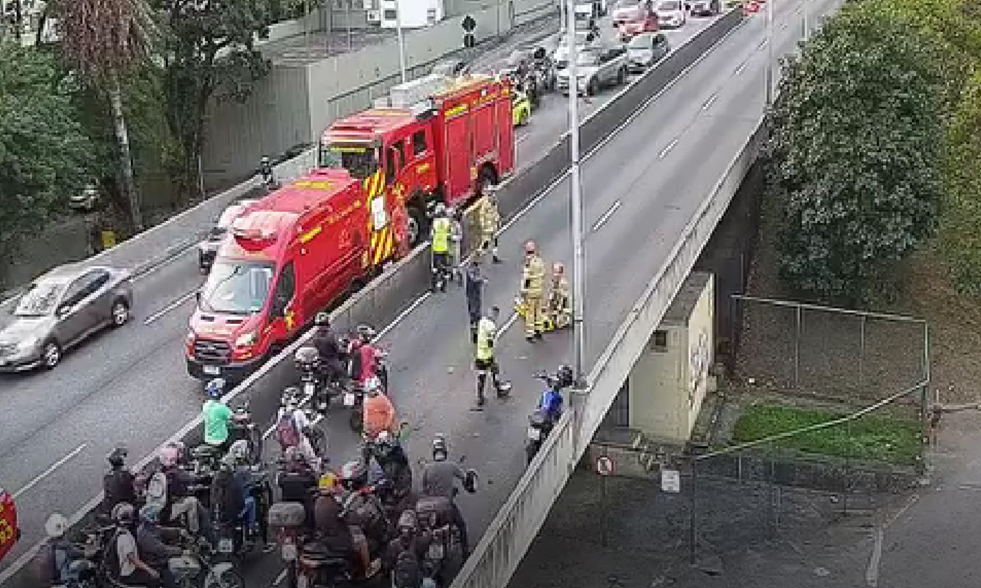 Acidente fecha pista e complica trânsito na região central do Rio