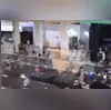 Os dois ainda colidiram com a viatura da PM no momento da fuga
