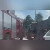 Imagem ilustrativa da imagem Caminhão tomba e fecha RJ-106; vídeo