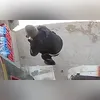 Imagem ilustrativa da imagem Cena de guerra: vídeo mostra PMs sendo atacados na Baixada