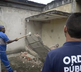 Prédio de 4 andares é demolido em área do crime ao lado da Linha Amarela