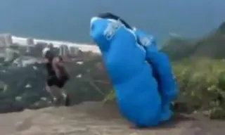 Imagem ilustrativa da imagem Homem morre em salto de parapente na Zona Sul do Rio; vídeo