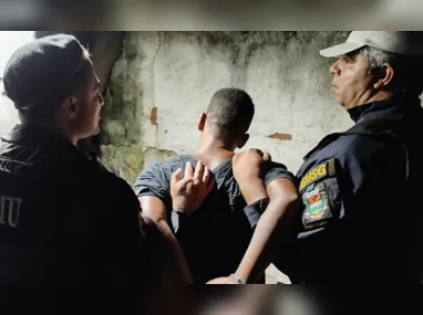 Homem apontado como chefe da quadrilha foi preso em casa, em São Gonçalo