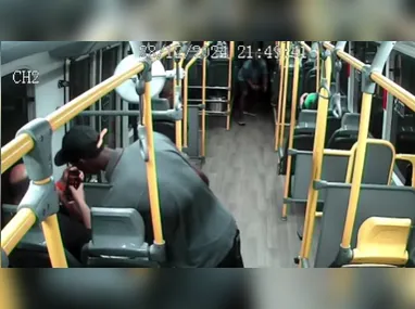 Imagem ilustrativa da imagem Bandidos promovem terror em ônibus do BRT durante assalto