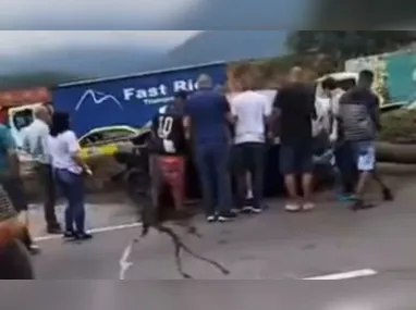 Imagem ilustrativa da imagem Motorista fica em estado grave após acidente na Av. Brasil; vídeo