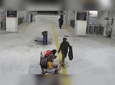 Imagem ilustrativa da imagem Mulher leva tapa 'do nada' em estação do BRT; veja o vídeo