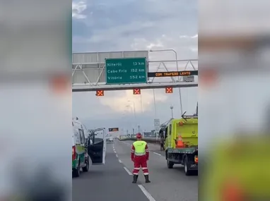 Imagem ilustrativa da imagem Ponte Rio-Niterói é fechada nos dois sentidos; vídeo