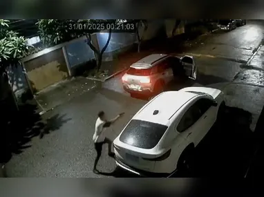 Casal estava no drive-thru de um restaurante