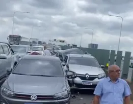 Imagem ilustrativa da imagem Acidente com cinco carros deixa um ferido na Ponte Rio-Niterói