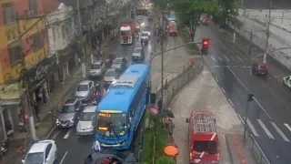 Imagem ilustrativa da imagem Acidente entre carro e ônibus complica trânsito na Alameda