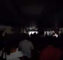 Imagem ilustrativa da imagem Após temporal, barca rumo a Niterói faz trajeto no escuro; vídeo