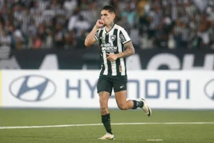 Imagem ilustrativa da imagem Após vitória, lateral traça metas para o Botafogo na Libertadores
