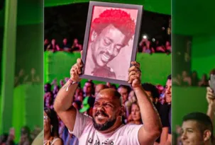 Imagem ilustrativa da imagem Artista e ex-vizinho de Seu Jorge em SG entrega quadro ao cantor