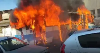 Imagem ilustrativa da imagem Ataque a ônibus no Rio é o maior da história, dizem empresas