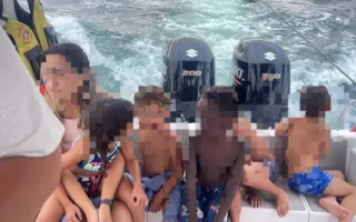 Imagem ilustrativa da imagem Barco à deriva com cinco crianças é resgatado em Angra dos Reis