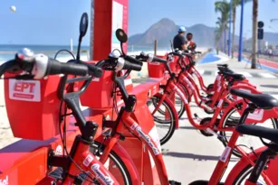 Imagem ilustrativa da imagem Bicicletas 'vermelhinhas' são suspensas em três locais de Maricá