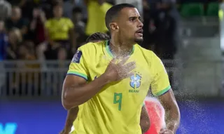 Imagem ilustrativa da imagem Brasil vence Portugal e avança no Mundial de Beach Soccer