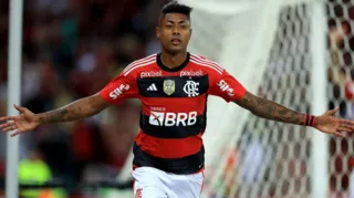Imagem ilustrativa da imagem Bruno Henrique, do Flamengo, recebe proposta oficial de clube grego
