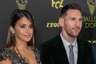 Imagem ilustrativa da imagem Casamento de Messi entra em crise e jornalista é apontada como pivô