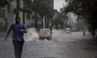 Imagem ilustrativa da imagem Chuva deixa mais de 2 milhões sem energia em São Paulo