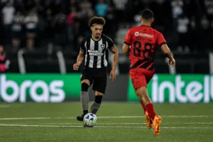 Imagem ilustrativa da imagem Com Nilton Santos lotado, Botafogo encara o Athletico-PR