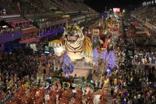 Imagem ilustrativa da imagem Com problemas no desfile, Porto da Pedra cai para a Série Ouro