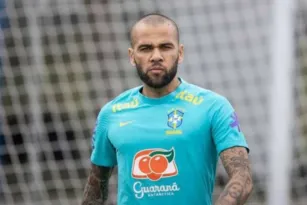 Imagem ilustrativa da imagem Daniel Alves pode deixar a cadeia nesta segunda-feira, diz jornal