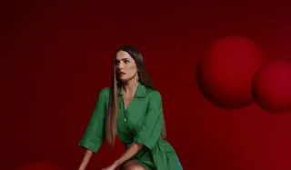 Imagem ilustrativa da imagem Deborah Secco posa nua nas redes sociais e encanta web; vídeo