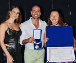 Imagem ilustrativa da imagem Diogo Nogueira e família recebem Medalha Tiradentes