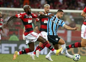 Imagem ilustrativa da imagem Embalado, Flamengo visita o Grêmio tentando manter tabu