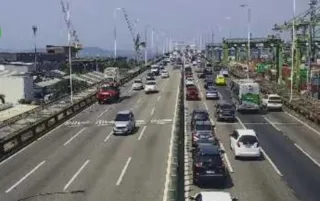 Imagem ilustrativa da imagem Engavetamento com quatro veículos deixa trânsito lento na Ponte