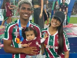 Imagem ilustrativa da imagem Esposa de jogador do Fluminense termina o casamento