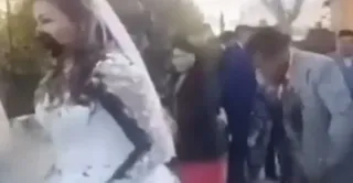 Imagem ilustrativa da imagem Ex joga fezes em cima de noivos após ter sido abandonada; vídeo