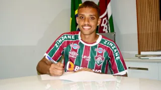 Imagem ilustrativa da imagem Filho de Felipe Melo assina contrato profissional com Fluminense