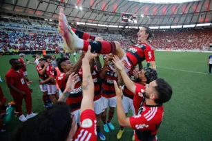 Imagem ilustrativa da imagem Flamengo avalia cargo para Filipe Luís após lateral se aposentar