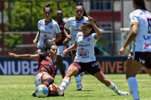 Imagem ilustrativa da imagem Flamengo perde nos pênaltis para Ferroviária e dá adeus Supercopa