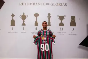 Imagem ilustrativa da imagem Fluminense anuncia oficialmente a contratação de Douglas Costa