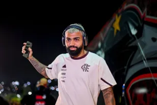 Imagem ilustrativa da imagem Gabigol celebra volta aos gramados e crava: 'Vamos melhorar'