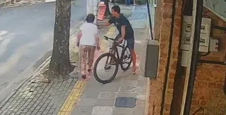 Imagem ilustrativa da imagem Idosa de 80 anos é atacada e tem cordão furtado em Niterói; vídeo