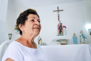 Imagem ilustrativa da imagem Idosa de 84 anos é guardiã da fé a São Lázaro em Niterói