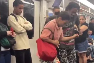 Imagem ilustrativa da imagem Idosa viraliza ao dançar funk no metrô do Rio; veja vídeo