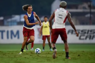 Imagem ilustrativa da imagem John Arias no Flamengo e David Luiz no Fluminense? Entenda