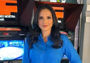 Imagem ilustrativa da imagem Jornalista do SBT canta hit e mudança de voz ao vivo choca; vídeo